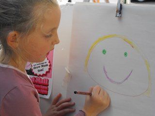 Kiddies painted Mum's portrait ART LOGIC